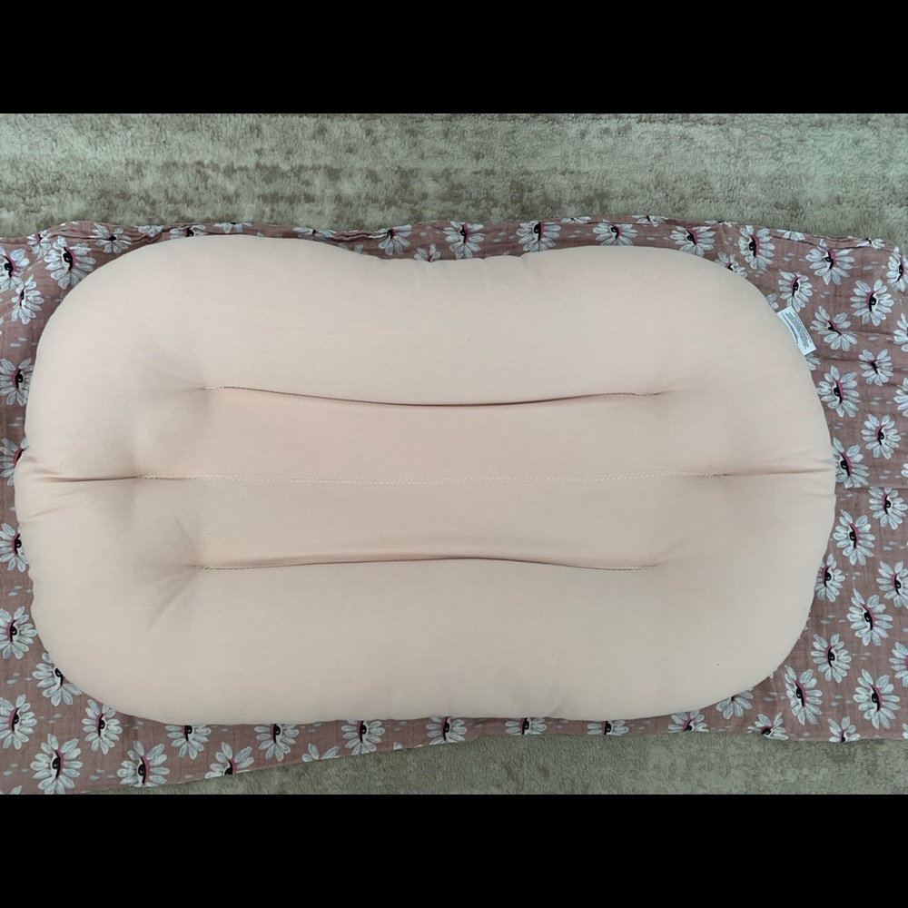 Snuggle me organic baby bed - Like New !